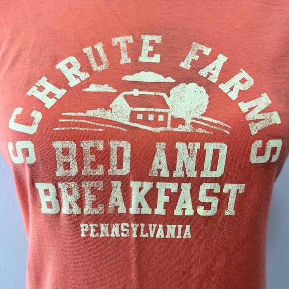 NWT Schrute Farms Bed Breakfast (Medium) Peach T-Shirt The Office - Picture 2 of 8